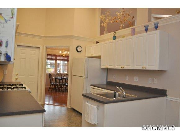1042 SADDLEBROOK DRIVE - Photo 5