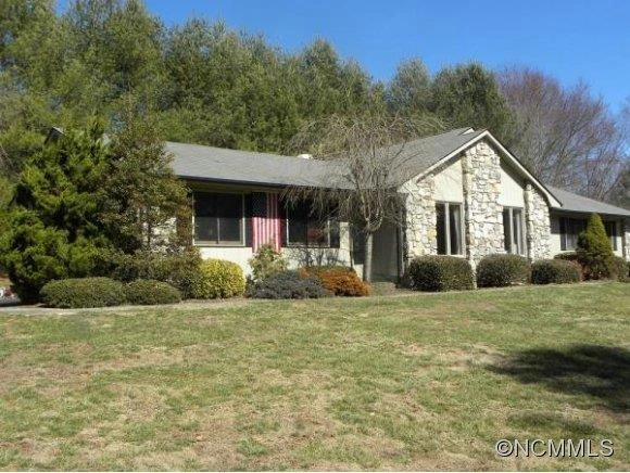 1 BRIARWOOD LANE