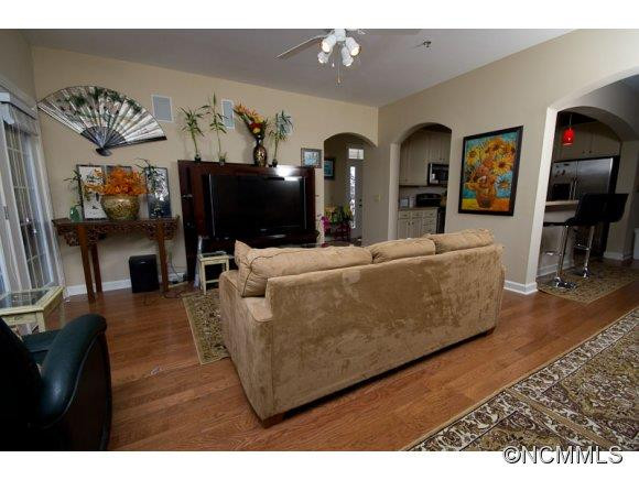 40 Hyannis Drive #402 - Photo 4