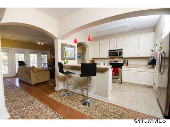 40 Hyannis Drive #402 - Photo 5
