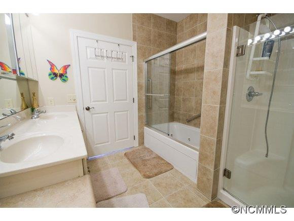 40 Hyannis Drive #402 - Photo 8