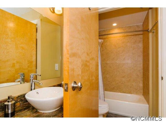 12 S. Lexington Ave, Unit 203 - Photo 19