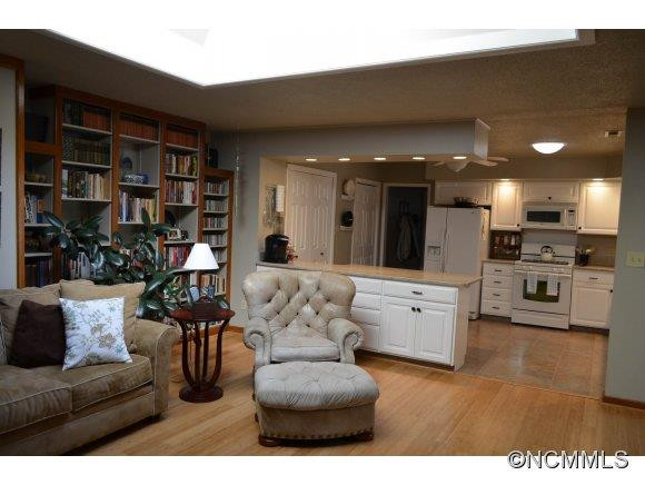 730 Woodland Ridge - Photo 3