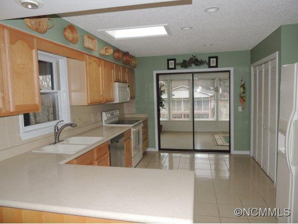 437 Deerhaven Lane - Photo 6