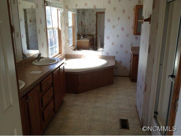 18 Evelyn Acres Drive - Photo 11