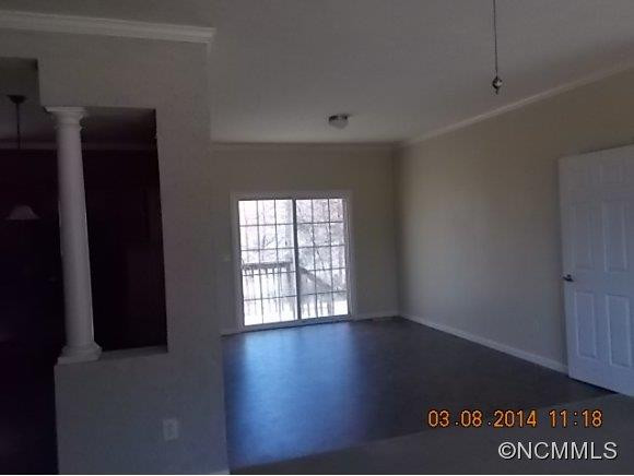 375 Goodview - Photo 4
