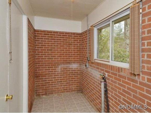 2015 LAUREL PARK HWY - Photo 14