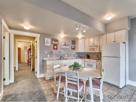 621 ALTAMONT VIEW - Photo 16