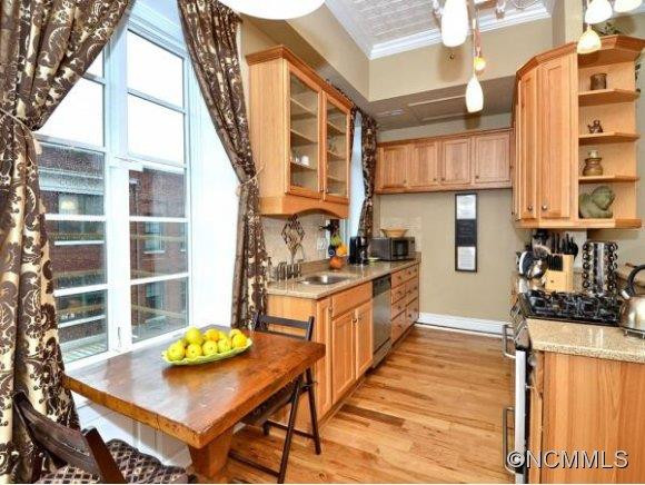 35 PATTON AVENUE #202 - Photo 8