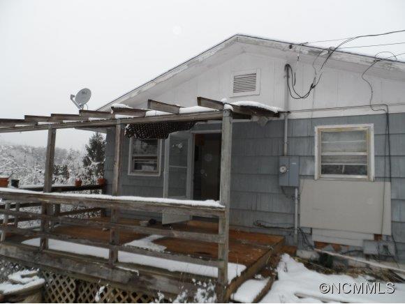 390 Oakdale Road - Photo 3