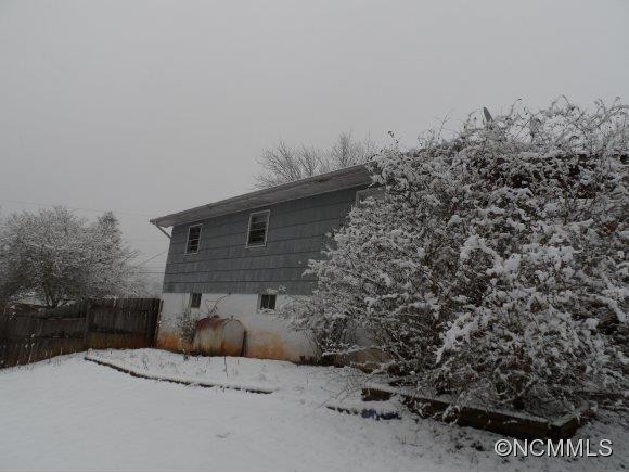 390 Oakdale Road - Photo 4