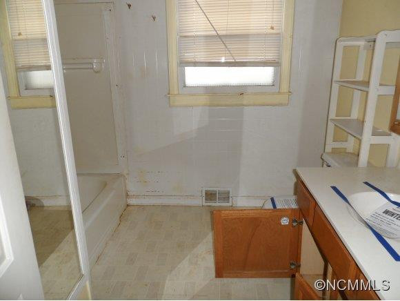 390 Oakdale Road - Photo 7