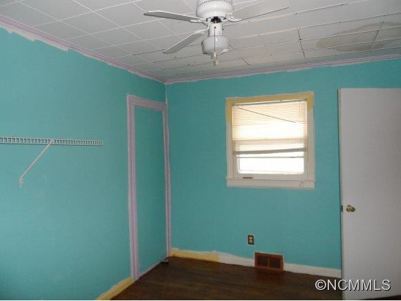 390 Oakdale Road - Photo 8