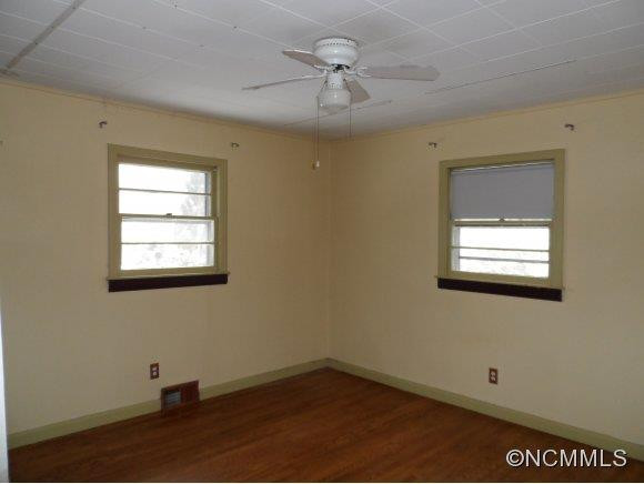 390 Oakdale Road - Photo 9