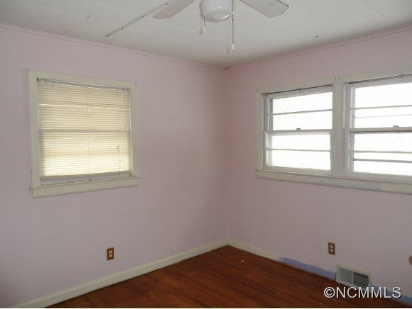 390 Oakdale Road - Photo 10
