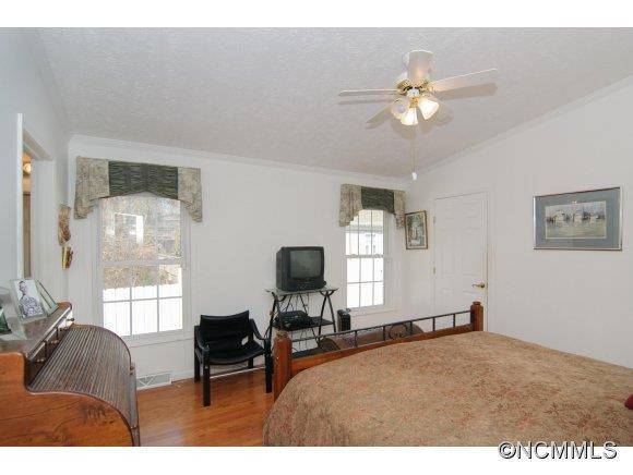 7 GROVE GARDEN AVENUE - Photo 12