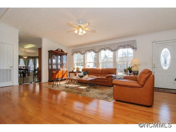 7 GROVE GARDEN AVENUE - Photo 4