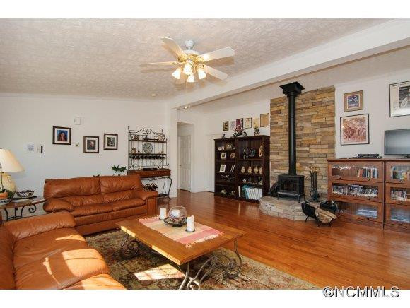 7 GROVE GARDEN AVENUE - Photo 6