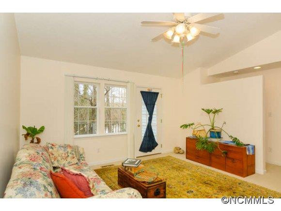 94 Aurora Drive - Photo 4