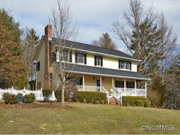 8 HAMPTON DR