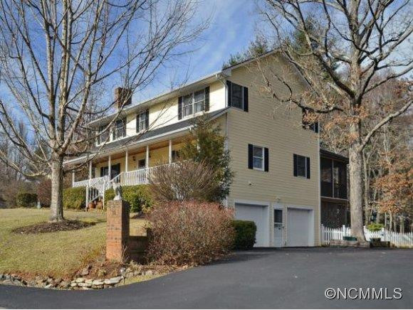 8 HAMPTON DR - Photo 2