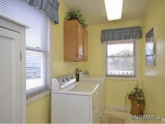 8 HAMPTON DR - Photo 11