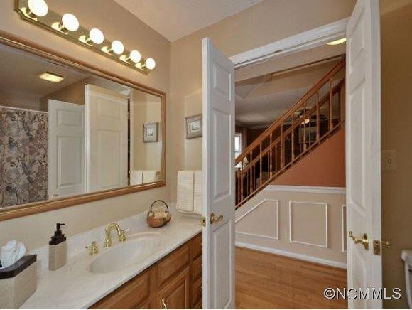 8 HAMPTON DR - Photo 13