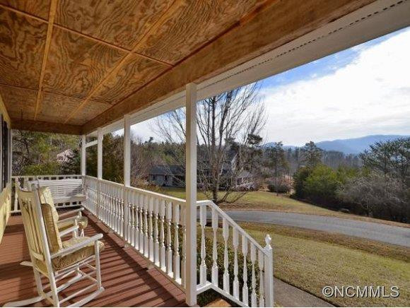 8 HAMPTON DR - Photo 3