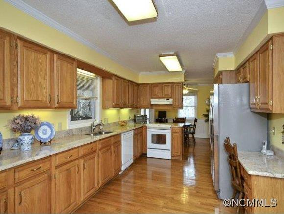 8 HAMPTON DR - Photo 8