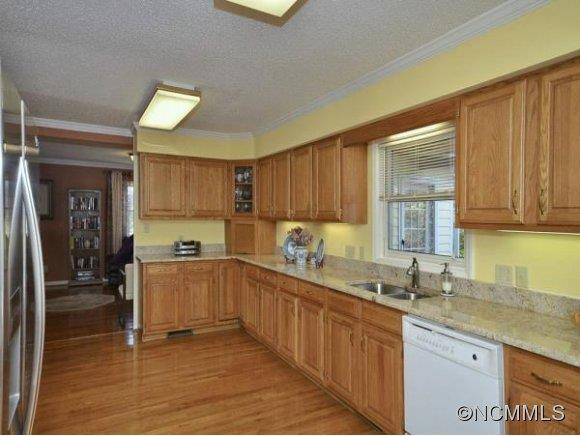 8 HAMPTON DR - Photo 9