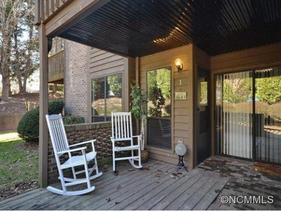 1 RAVENCROFT LANE - Photo 2