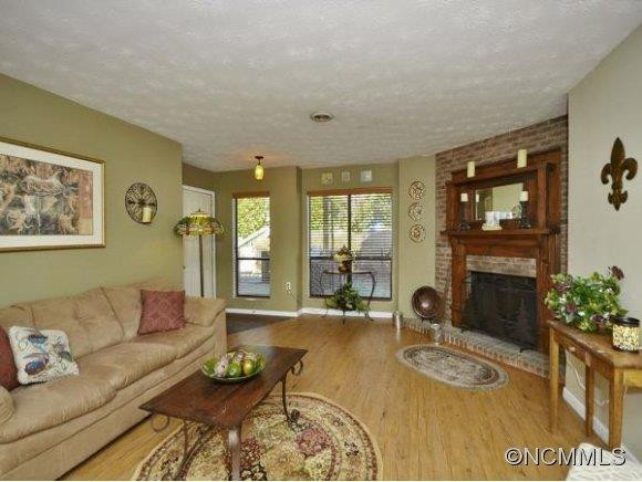 1 RAVENCROFT LANE - Photo 3