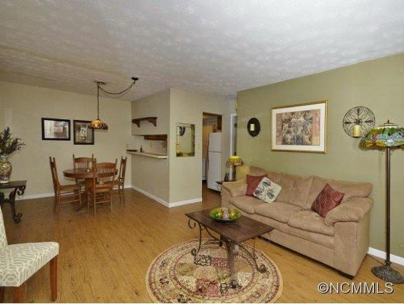1 RAVENCROFT LANE - Photo 4