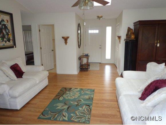 849 Sandburg Terrace - Photo 2