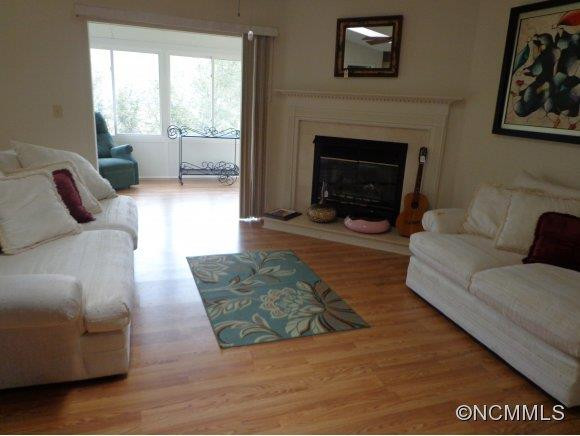 849 Sandburg Terrace - Photo 3
