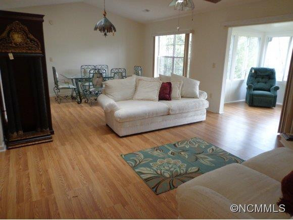 849 Sandburg Terrace - Photo 4