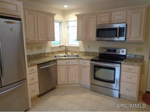 849 Sandburg Terrace - Photo 6