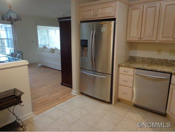 849 Sandburg Terrace - Photo 7