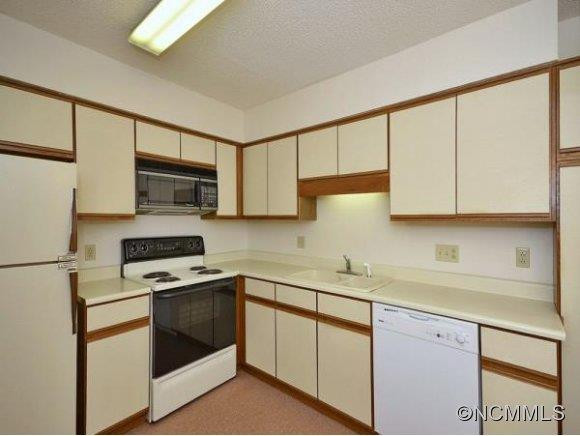 803 ABBEY CIRCLE - Photo 2