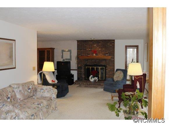 411 Overhill Drive - Photo 2