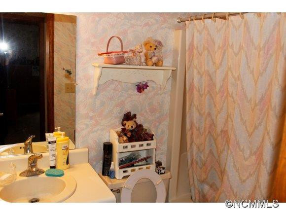 411 Overhill Drive - Photo 13