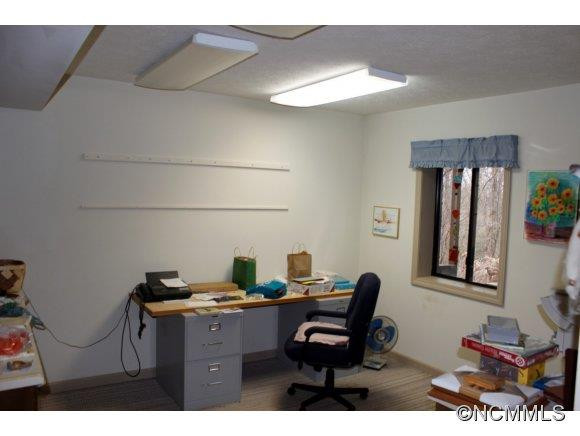 411 Overhill Drive - Photo 15