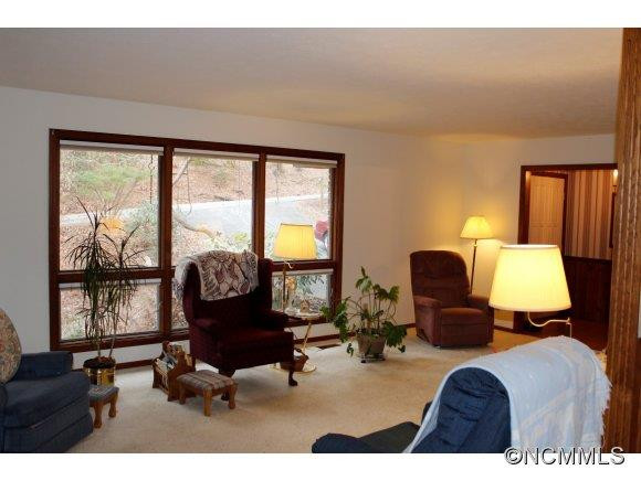 411 Overhill Drive - Photo 3