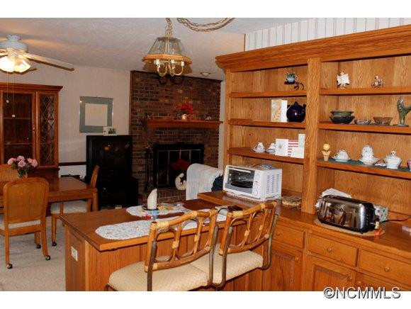 411 Overhill Drive - Photo 7