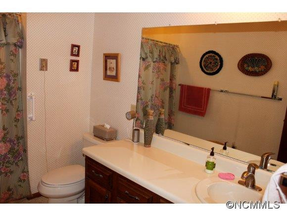411 Overhill Drive - Photo 10