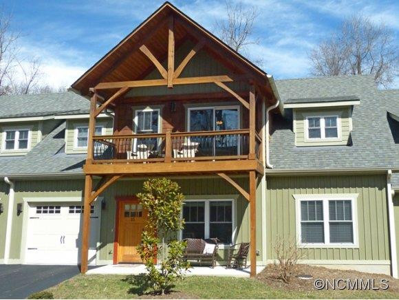 15 Roselyn Way