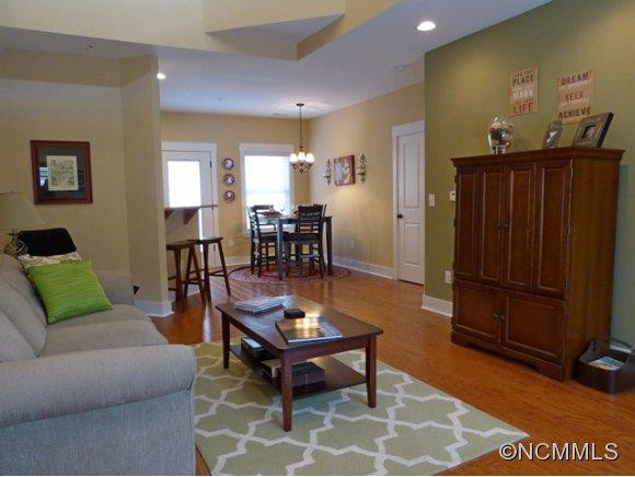 15 Roselyn Way - Photo 2