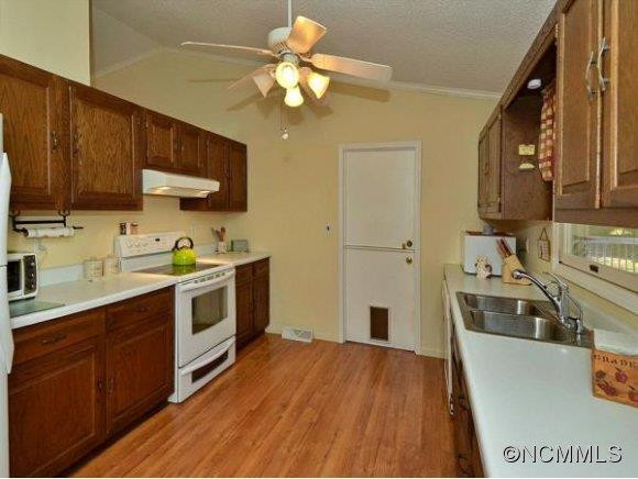 240 Kingswood Drive - Photo 7