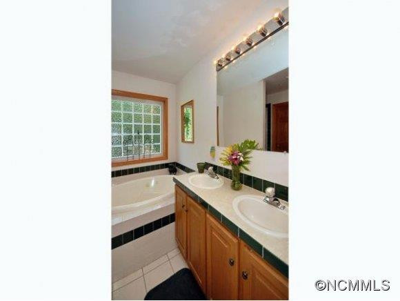 3 LAVENDER LN - Photo 7