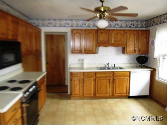 14 Mayfair Drive - Photo 2